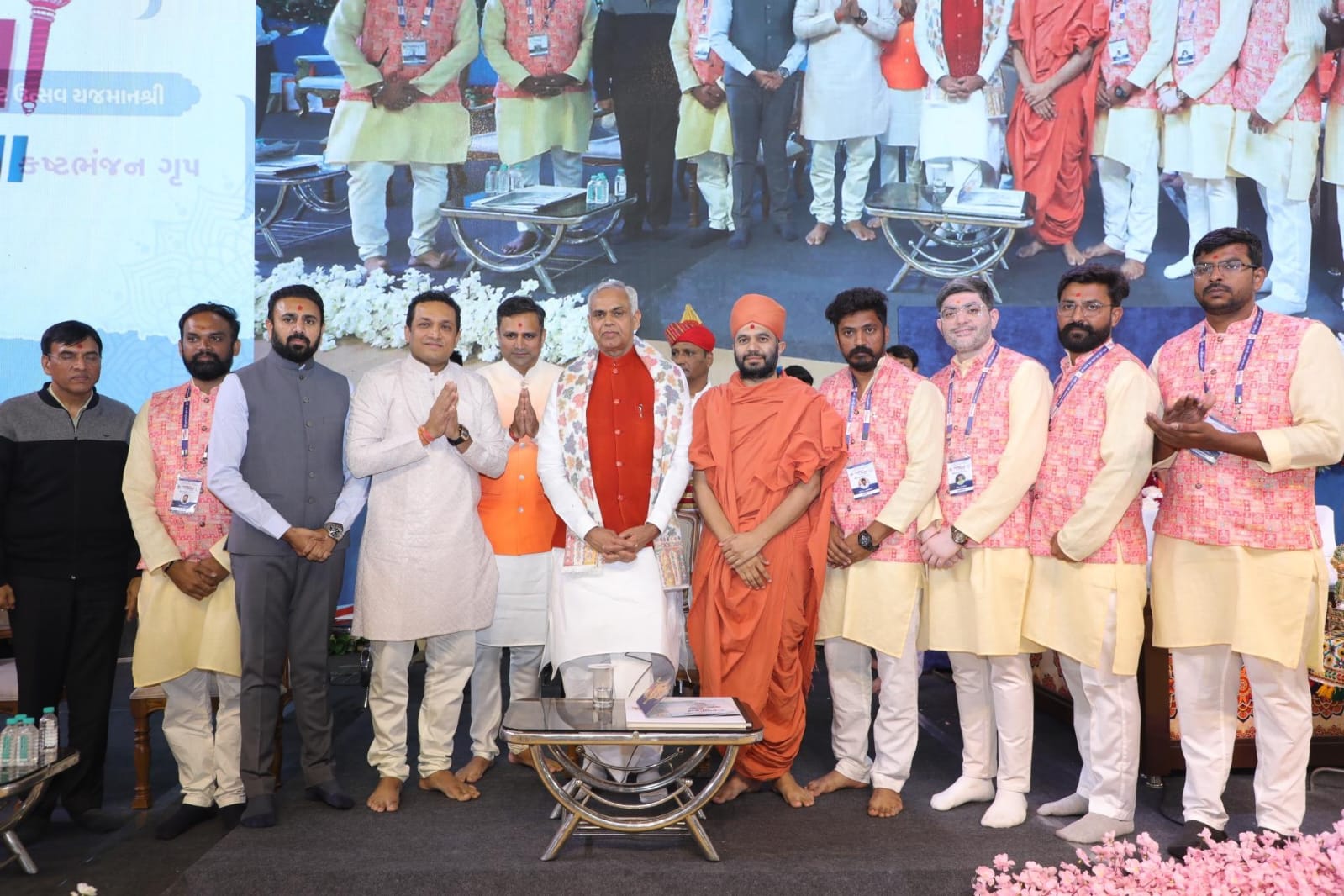 2 લાખ સુરતીઓએ હનુમાન ચાલીસા ગાઈ ને નવા વર્ષને આવકાર્યું.